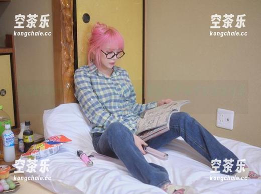 白色的Dami(퀸다미)，看似简单却让人不知不觉沉迷高清。