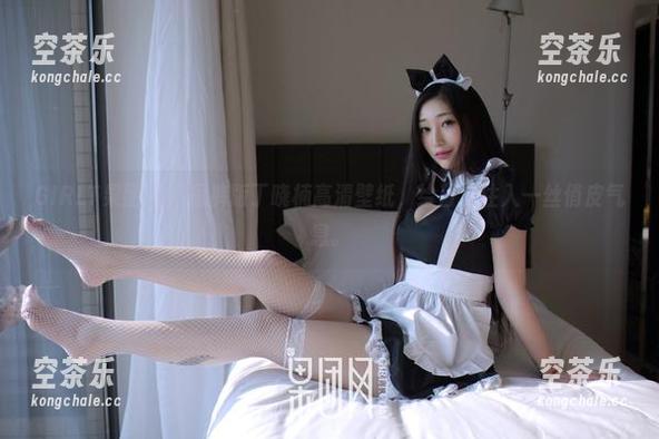 GIRLT果团网-丁晓楠 GIRLT果团网 - 短裤版丁晓楠高清壁纸,给日常注入一丝俏皮气息。