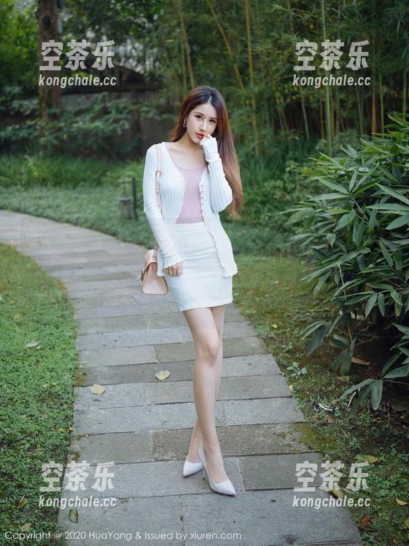 HuaYang花漾-沈蜜桃off HuaYang花漾 - 堪称挑战视线极限的沈蜜桃off美足图集,让人一不小心就偏离轨道