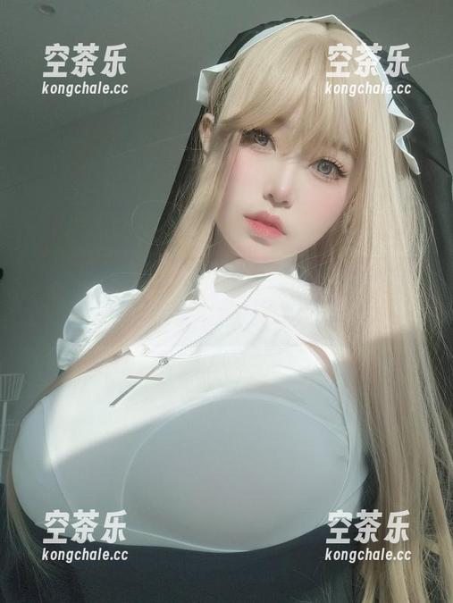 修女初印象：K酱的高清cos，乍一看还真有点未来感呢，嘿嘿。