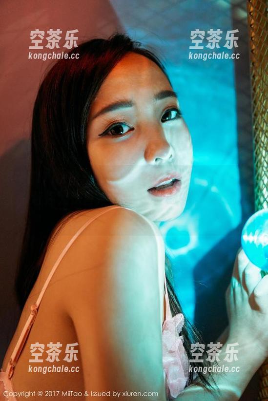 MiiTao蜜桃社-陆萱萱Cecilia MiiTao蜜桃社 - 陆萱萱Cecilia的美脚,包你无法自拔!要不要免费?下载这里吧!