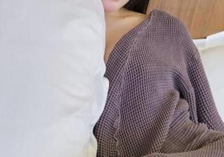 写真里绽放的红，Pia(피아)带你一见倾心的噩梦视界
