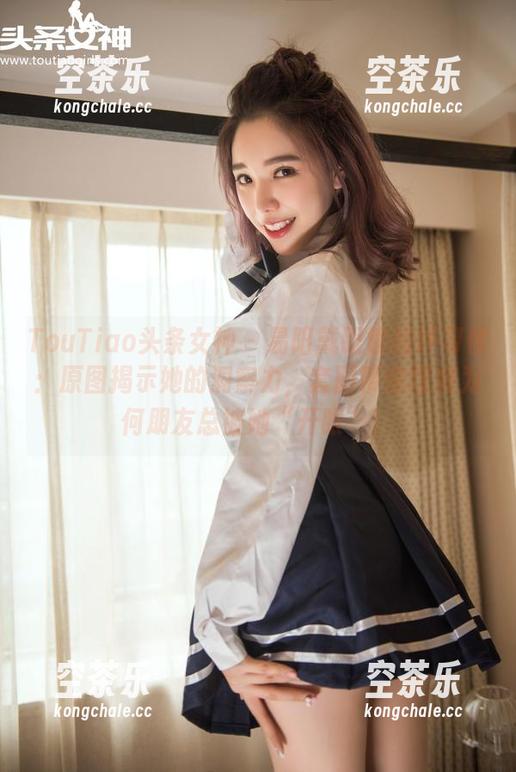 TouTiao头条女神 - 易阳戴眼镜的坏习惯：原图揭示她的洞察力，套图帮你理解为何朋友总被她“开眼”！