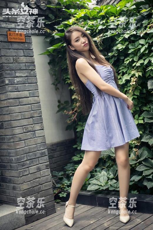 TouTiao头条女神 – 一边翻看奶牛写真集，一边感叹梁芮溪真会玩！