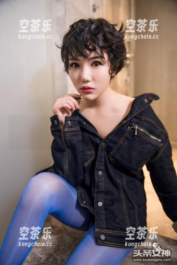 TouTiao头条女神-陈怡曼 TouTiao头条女神 - 在陈怡曼的定制毛衣图集里,我发现了我的新秋冬爱好!
