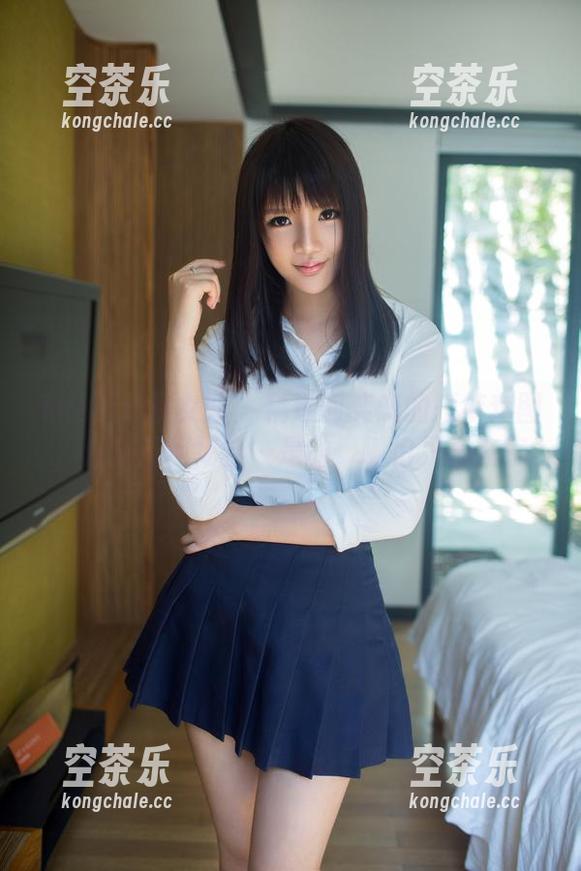 TuiGirl推女郎 - 精选何奕恋的短裤套图，适合任何场合…是的，哪怕只是在家