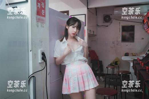 套图里的Uhye(이유혜)黑丝，恨不得能亲眼见到那轻轻流动的裙摆，真的是…