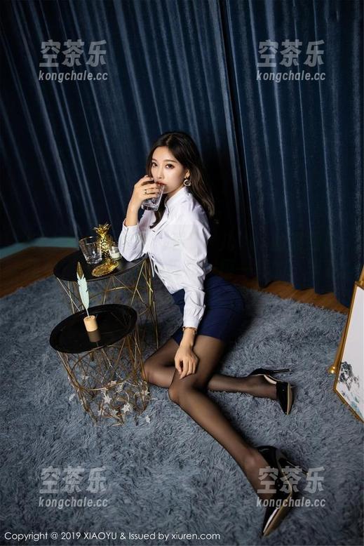XIAOYU语画界-玥儿玥er XIAOYU语画界 - 看了玥儿玥er的高跟鞋图包,我突然想去买双一模一样的,毕竟这一段追逐体面太燃了!
