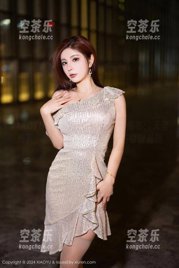 XIAOYU语画界-诗诗kiki XIAOYU语画界 - 诗诗kiki与毛衣:无圣光下,那图包里仿佛有什么在窃窃私语