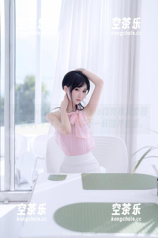 Xiuren秀人网 - Lavinia肉肉裸足套图：有毒，FIT吧！给你不一样的冲击感。