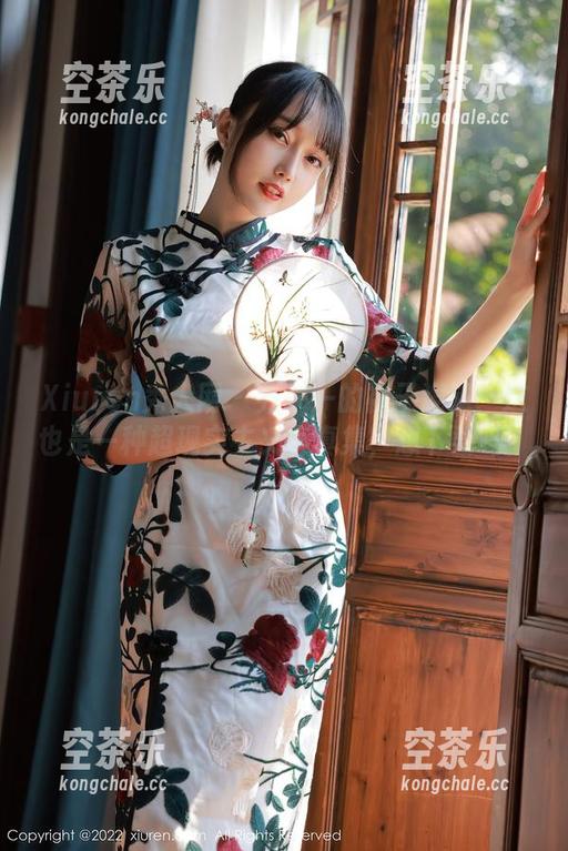 Xiuren秀人网 - 乔一一的袜子逻辑：这也是一种超现实主义写真集，想下载吗？