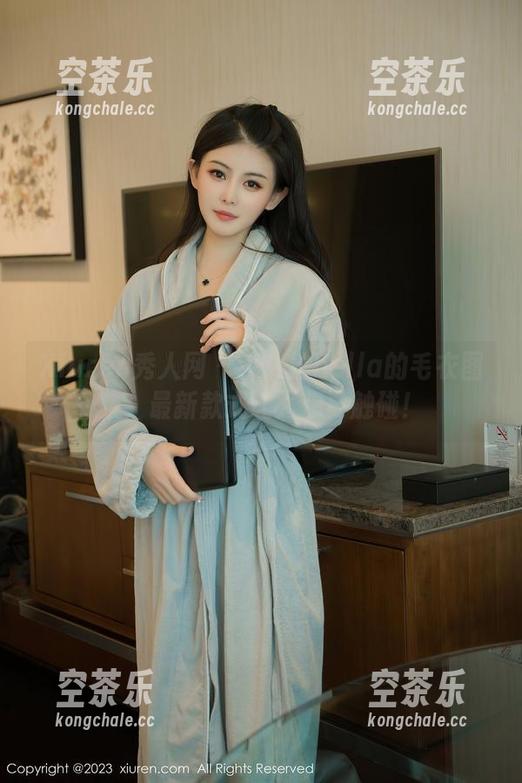 Xiuren秀人网-余贝拉bella Xiuren秀人网 - 余贝拉bella的毛衣图集,最新款式让人想要触碰!