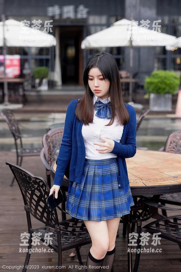Xiuren秀人网 - 图包里的红裙，好像每次翻都是一次小意外，尹甜甜你太会了！