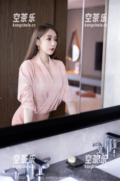 Xiuren秀人网 - 如果穿上职业装能提前下班，那谢晚晚是第一人！原图，随时下载记得锁定！