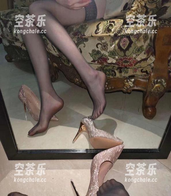 YuYu超甜丫 微密圈 - 想看看YuYu超甜丫最新的白丝套图,满满的轻松气息,有趣!