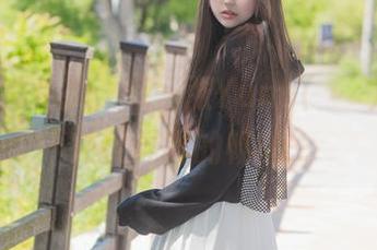 套图中的女孩，每一张Yuna(윤아)都像是在捉弄我的畅想…