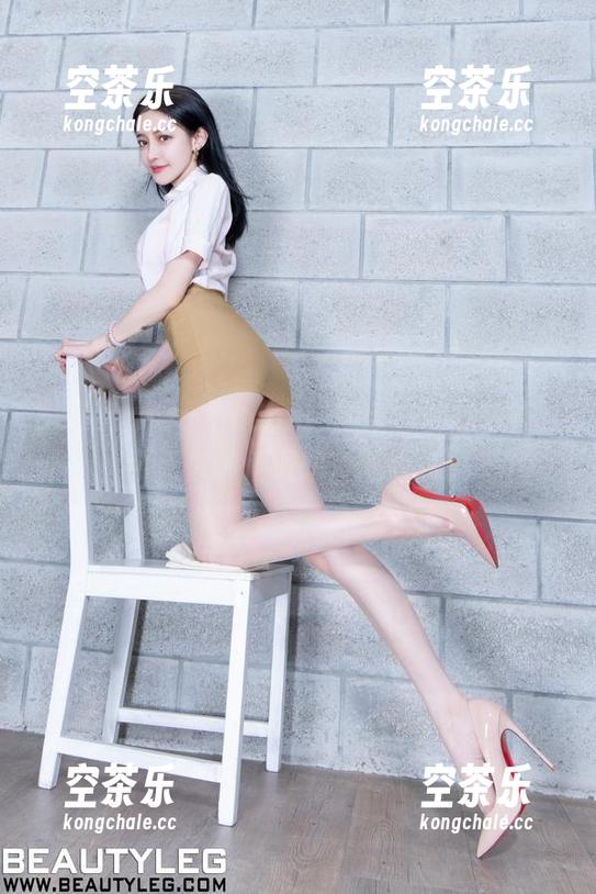 beautyleg - Leonie的全套美脚写真，今天你随便遐想没问题哦。
