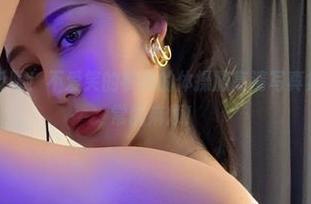 微密圈 – 别眨眼！不爱笑的赛琳的体操服高清写真集让你忘掉日常的麻烦！