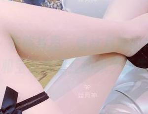 微密圈 – 在照片里，看丝月神如何给黑色网袜和宝蓝高跟互动赋予新生命！