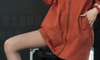 丽柜 – 敏儿最新泳装写真更新，波光粼粼下的身影，让我想起夏日的远方。