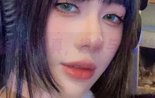 九言的网袜写真，想象与现实的交织