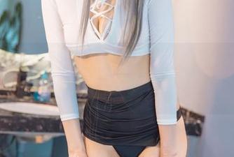 冬马路纱的私拍图包：看，这件制服就像路边的美丽风景