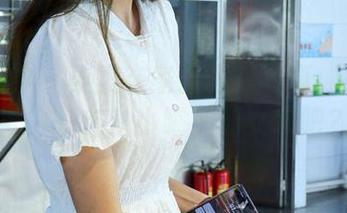 初夏女神 – 柒柒在家拍私房写真：小家碧玉，一定从小喝了仙女水吧？