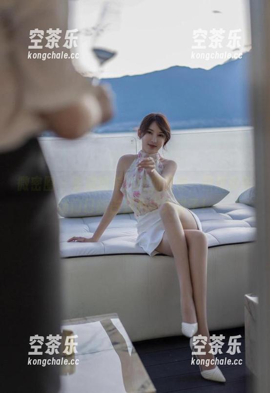 微密圈 - 看周妍希演绎的天使，图库停车场门口能占到月中大饼子！