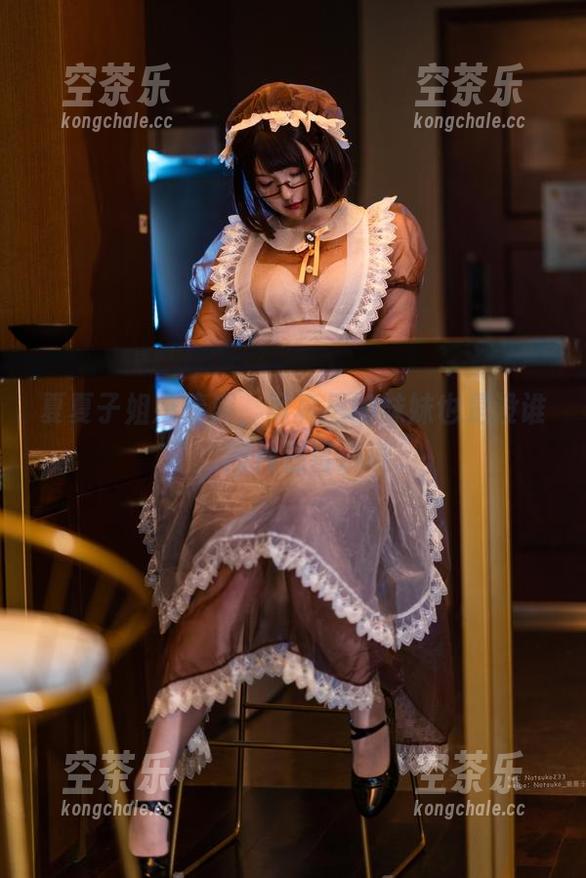夏夏子 夏夏子姐妹情深,写真里的妹妹也是没谁了,图片温馨满满。