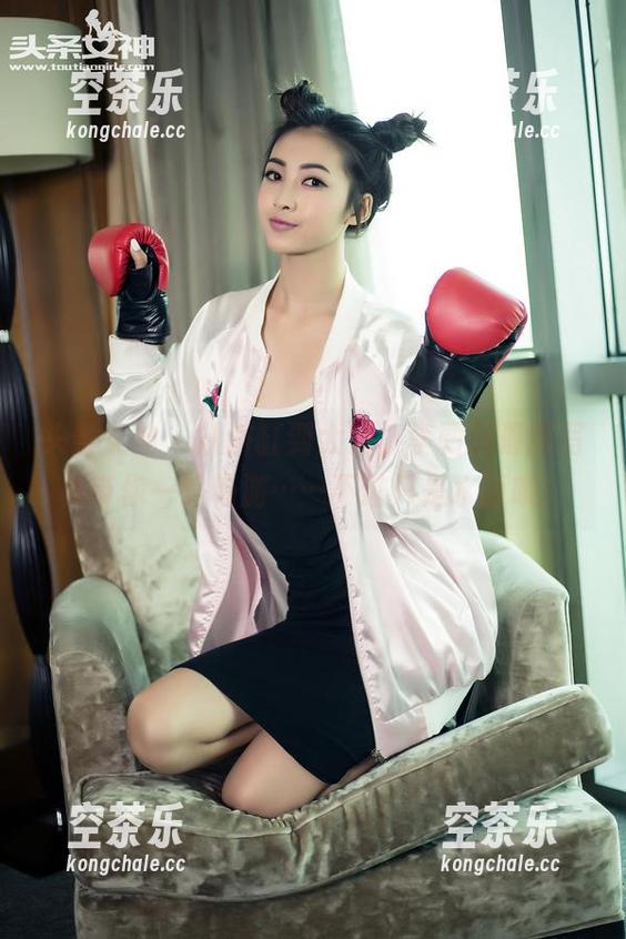 头条女神-李丽莎 头条女神 - 从浴缸到大海,李丽莎最新写真带你一路畅游……不过只是水面哦!