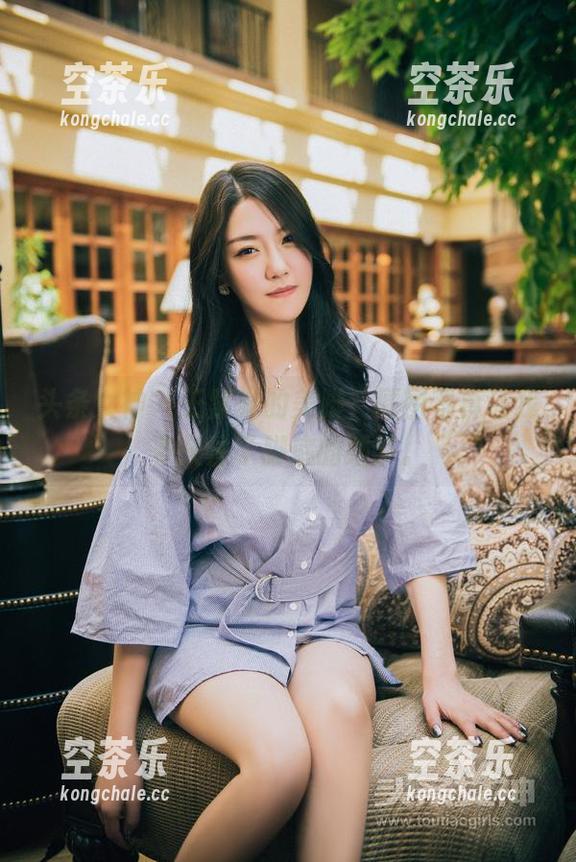 头条女神-王紫琳 头条女神 - 王紫琳的美脚,原图写真让我多关注了脚底的细节。