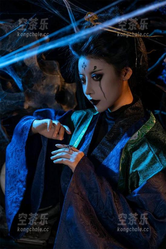 32号自拍本！奈汐酱Nice的古风老板娘在线，美图照得比春天的桃花还好看。