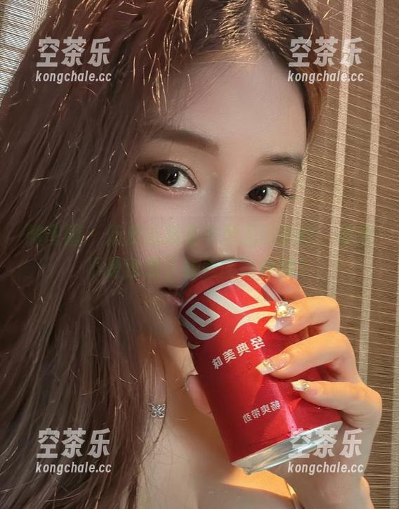 奶雯 微密圈 - 俏皮的奶雯与性感的豹纹,你是不是也想下载美图尝尝鲜?