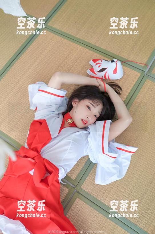 姜仁卿(강인경)的写真集，你的爱需要递送吗？