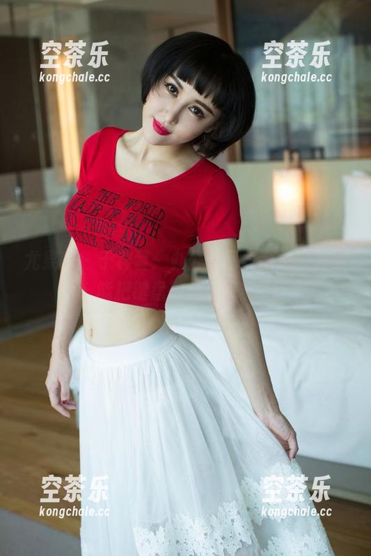尤果网-于梓馨 尤果网 - 于梓馨:办公室写真全集,居然能把键盘敲成小跳舞?