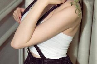 尤果网 – 照片前的仙妮女王，像极了我心目中的女神，唉，何时能达成这种境界？