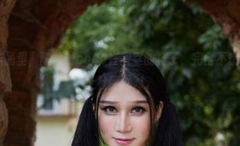 尤物馆 – 作品里，陈怡曼coco在教室的样子，完全不想学了，应该上社团才对。