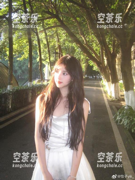怡子yiii 水手服的最新演绎,怡子yiii无疑赢了我的关注。