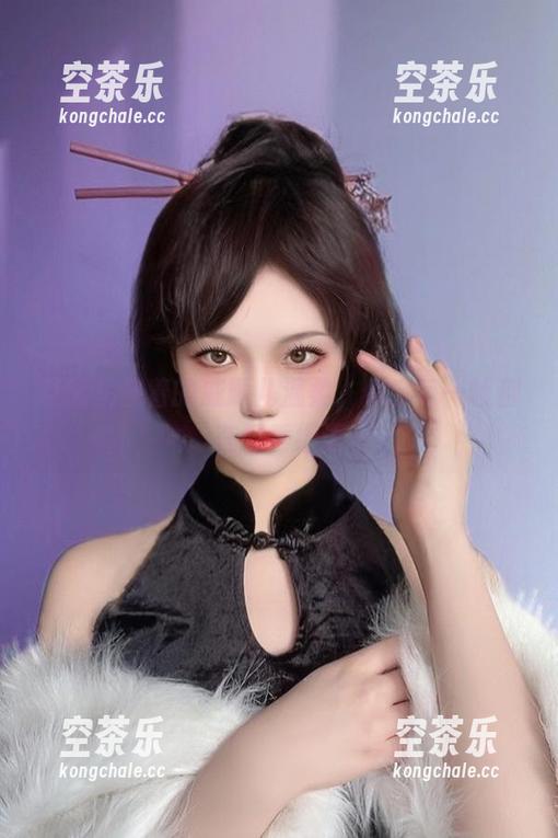 戚顾儿 套图里藏着的戚顾儿温柔,似乎每一帧都在轻声细语