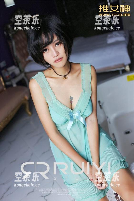 推女神 - 黄歆苑chobits居家写真，家里自带“放大镜”，看得我口水直流。