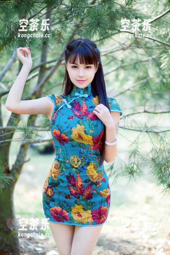 推女郎 - 看哈尼宝宝的清纯，原图或许会让你产生不必要的遐想，合集又更让人心痒。