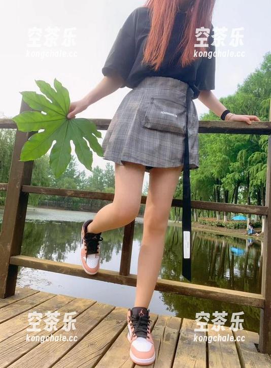 提袜少女 微密圈 - 全套作品来袭:提袜少女的泳衣,感觉有点让人想多了。