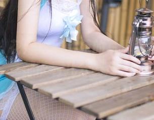 果团网 – 花嫁？黄歆苑的写真让所有照片都带着几分调皮。