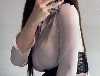 微密圈 – 桃沢樱呀的写真图包，就像她的修女身份一样逗趣迷人