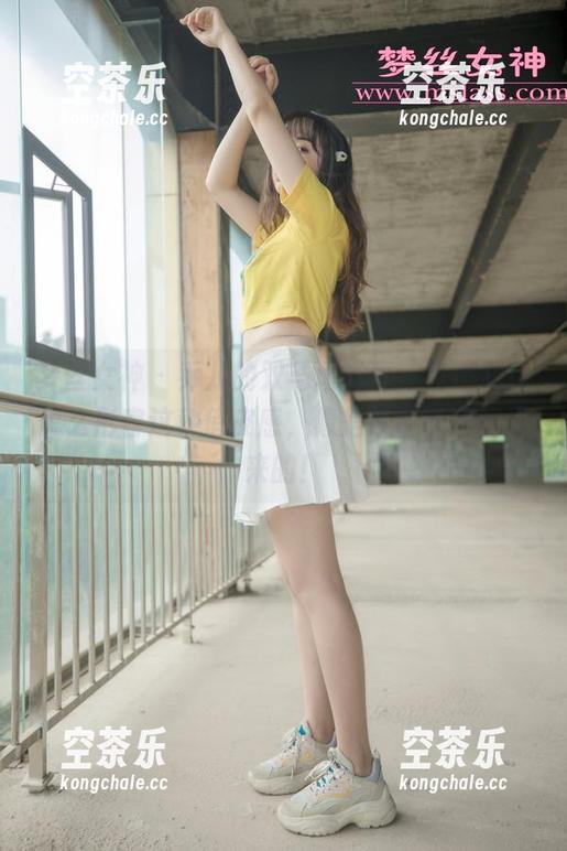 梦丝女神-乔儿 梦丝女神 - 乔儿的双马尾写真,真不知道怎么形容这种俏皮感,像是从童话里跑出来的!