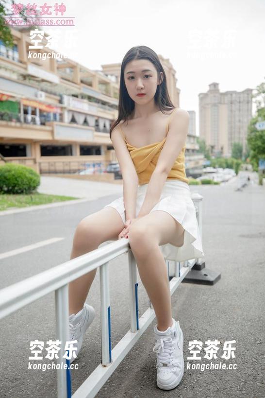 梦丝女神-花月舞 梦丝女神 - 花月舞的泳池作品集,泳得真让人费解,更新也斗胆尝试新风格了。