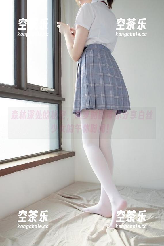 森林深处的秘密，森萝财团带你分享白丝少女的午休时间！