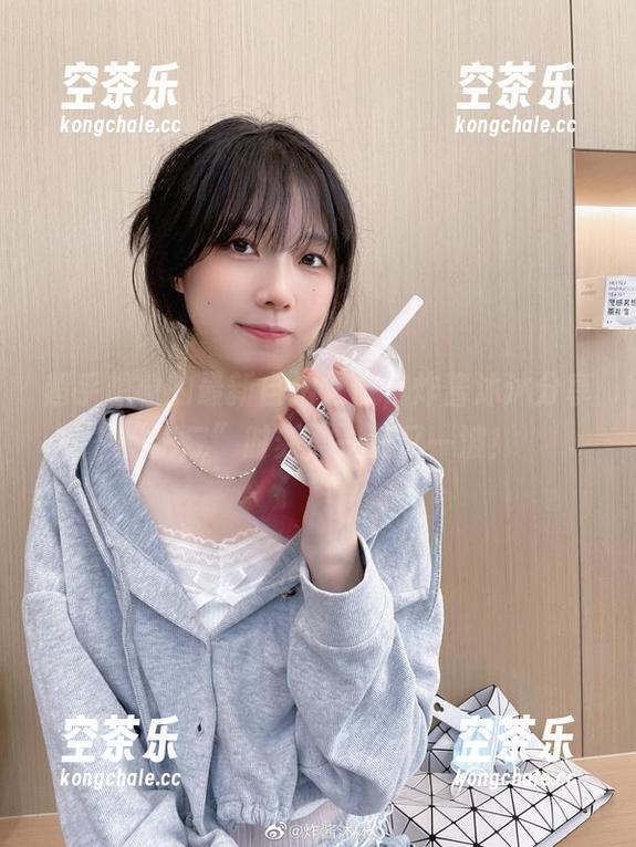 炸酱沐沐 超乎想象的最新自拍之旅,炸酱沐沐分享“犯二”时刻,一波又一波!