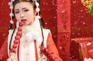 爆机少女喵小吉的眼镜：一场不敢对视的写真之旅