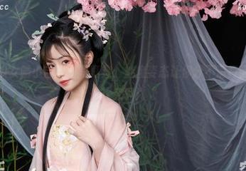 “爆机少女喵小吉高清写真集：魅魔姿态让你分不清真假，只想一探究竟！“